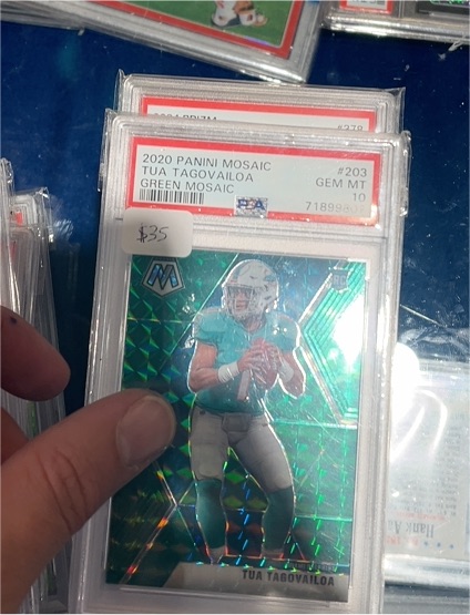 2020 Panini Mosaic #203 Tua Tagovailoa Green Mosaic — front