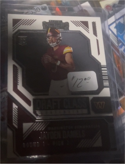 2024 Panini Contenders Draft Class Contenders #2 Jayden Daniels — front