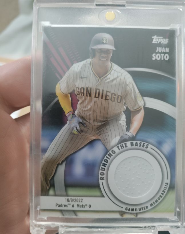 2024 Topps Series 2 Rounding the Bases Relic Juan Soto — front