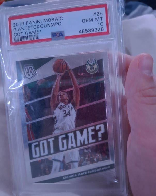2019 Panini Mosaic #25 Giannis Antetokounmpo Got Game? — front