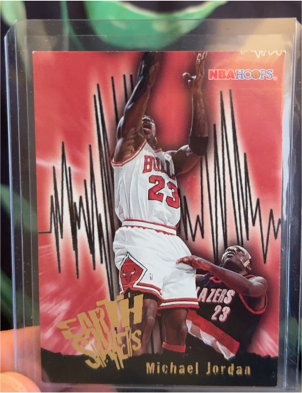 1995-96 NBA Hoops #358 Michael Jordan Earth Shakers — front