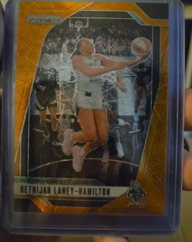 2024 Panini Prizm WNBA #5 Betnijah Laney-Hamilton Orange Cracked Ice — front