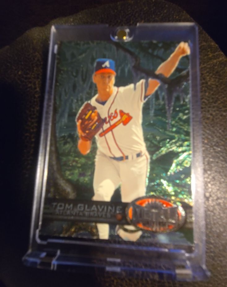1997 Fleer Metal Universe #28 Tom Glavine — front
