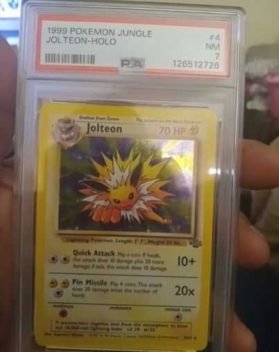 1999 Pokémon Jungle #4 Jolteon Holo — front