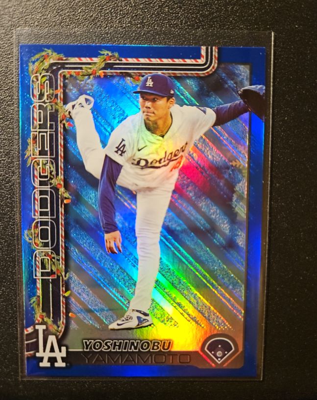 2025 Topps Holiday #H159 Yoshinobu Yamamoto — front