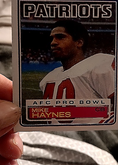 1983 Topps #332 Mike Haynes — front