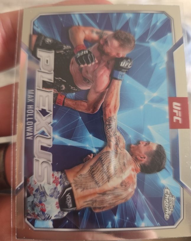 2025 Topps Chrome UFC #PLX-12 Max Holloway Plexus — front