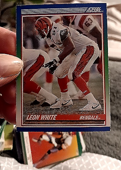 1990 Score #32 Leon White — front