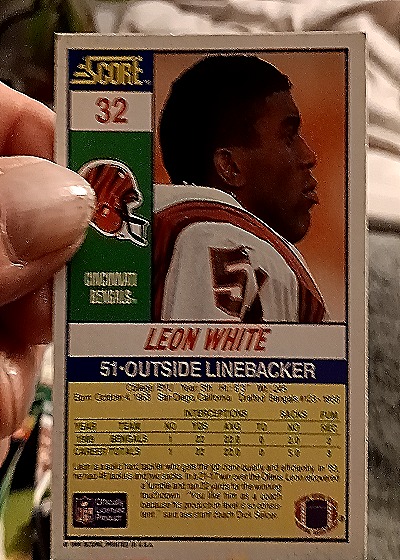1990 Score #32 Leon White — back