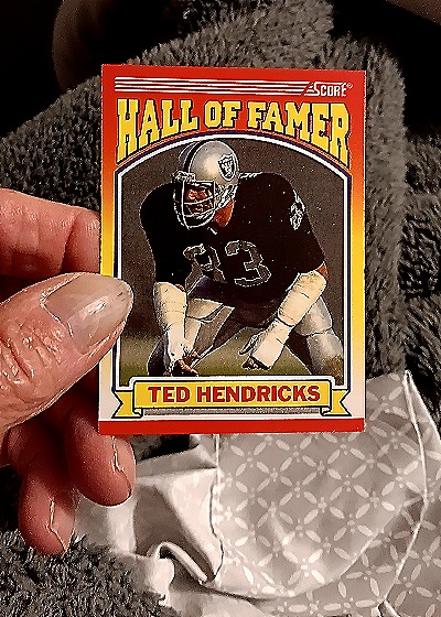 1990 Score #599 Ted Hendricks — front