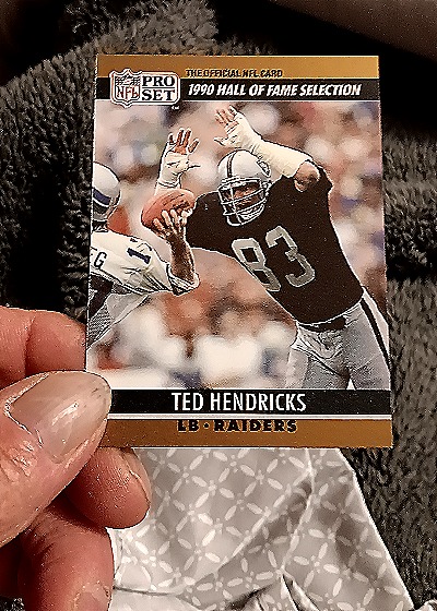 1990 Pro Set #26 Ted Hendricks — front