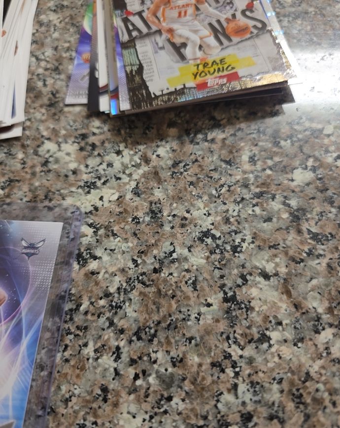 2022 Topps #11 Trae Young — front