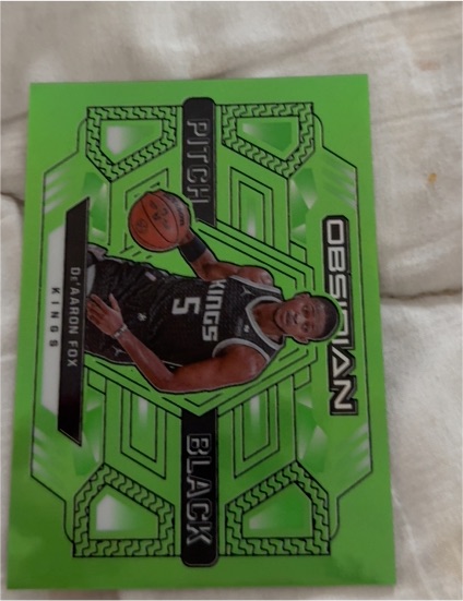 2021-22 Panini Obsidian Pitch Black Electric Etch Green Flood #24 De'Aaron Fox — front