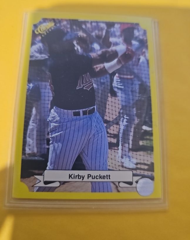 1987 Classic Update Yellow #112 Kirby Puckett — front