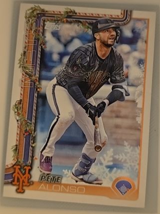 2025 Topps Holiday #H34 Pete Alonso — front
