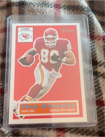 2001 Topps Heritage #52 Tony Gonzalez — front