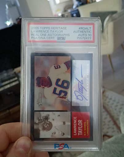 2005 Topps Heritage #ROALT Lawrence Taylor Real One Autographs — front
