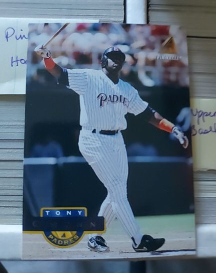 1994 Pinnacle #4 Tony Gwynn — front