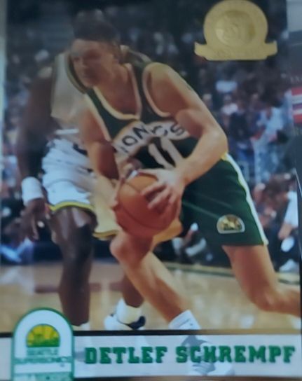 1993-94 Hoops #411 Detlef Schrempf Seattle SuperSonics — front