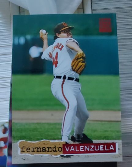 1994 Stadium Club #69 Fernando Valenzuela — front