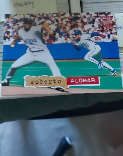 1994 Topps Stadium Club #10 Roberto Alomar — front