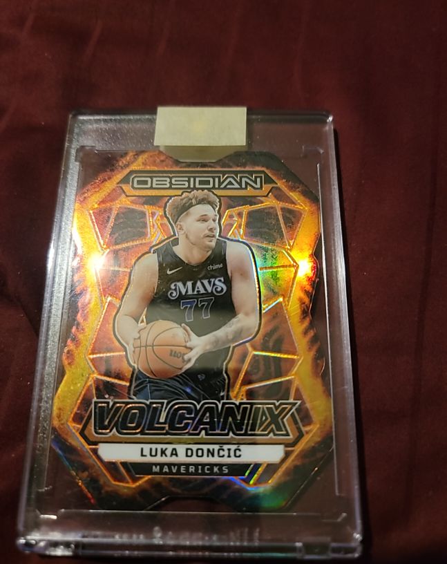 2023-24 Panini Obsidian Volcanix #77 Luka Dončić — front