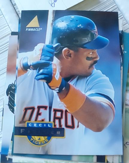 1994 Pinnacle #10 Cecil Fielder — front