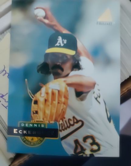 1994 Pinnacle #32 Dennis Eckersley — front