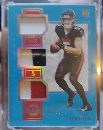 2022 Panini Mosaic #312 Drake London Rookie Card — front