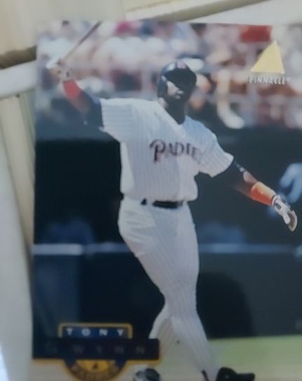 1995 Pinnacle #1 Tony Gwynn — front