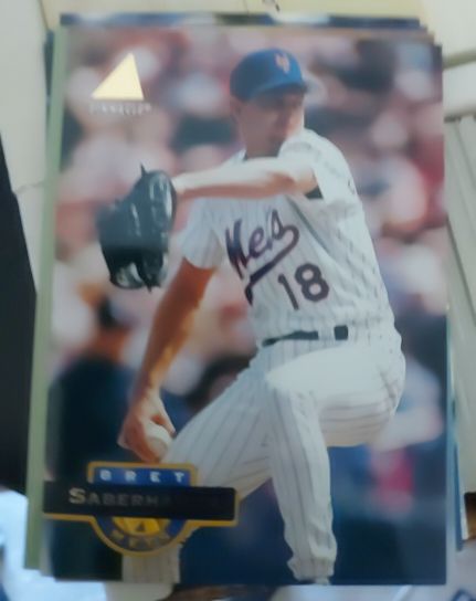 1994 Pinnacle #18 Bret Saberhagen — front