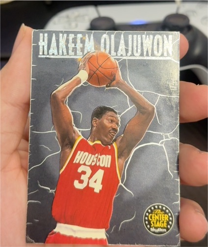 1993-94 Skybox Premium Center Stage #CS6 Hakeem Olajuwon — front