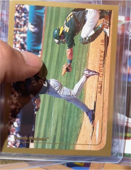 1999 Topps #100 Ken Griffey Jr. — front