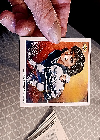 1992-93 Upper Deck #216 Luc Robitaille — front