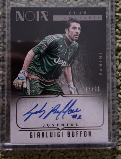 2016-17 Panini Noir Club Signatures #Gianluigi Buffon — front