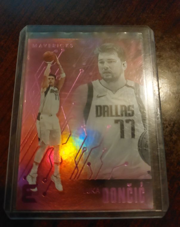 2019-20 Panini Chronicles Essentials #206 Luka Dončić — front