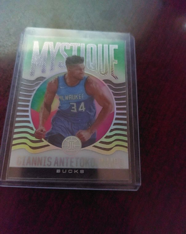 2020-21 Panini Illusions #11 Giannis Antetokounmpo Mystique — front