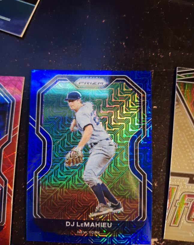 2021 Panini Prizm #22 DJ LeMahieu — front