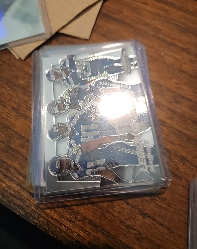 2021 Panini Sealed Football Card Tua Tagovailoa Tyreek Hill Jaylen Waddle — front