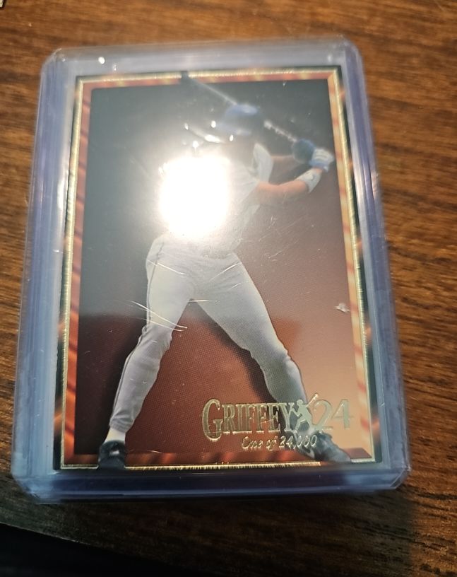 1994 Fleer Ken Griffey Jr. #24 — front