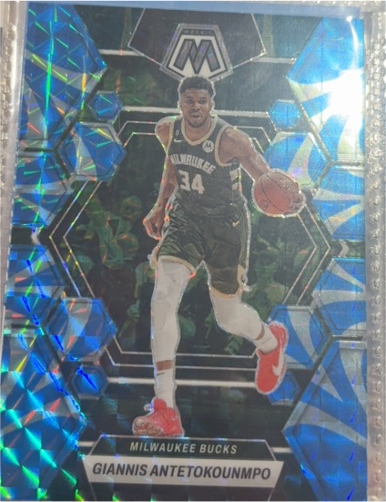 2022-23 Panini Mosaic #15 Giannis Antetokounmpo — front