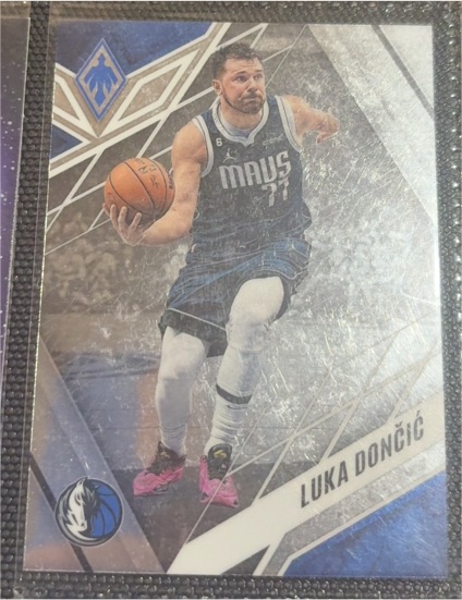 2022-23 Panini Chronicles Phoenix #569 Luka Dončić — front