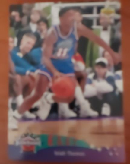 1993 SkyBox #11 Basketball Player — front