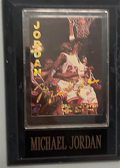 1994 Michael Jordan Hologram Basketball Card — front