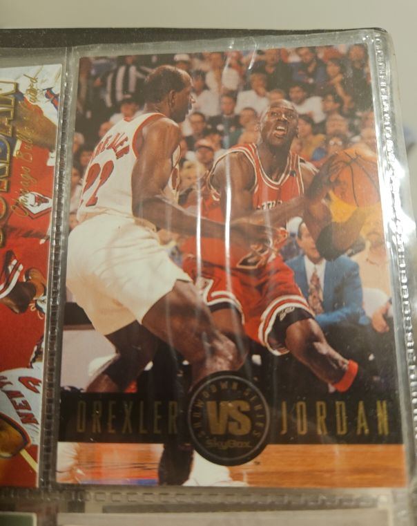 1993-94 SkyBox Premium Showdown Series #SS11 Michael Jordan / Clyde Drexler — front