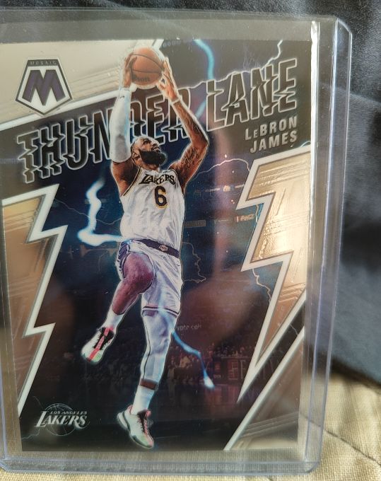2021-22 Panini Mosaic #6 LeBron James Thunder Lane — front