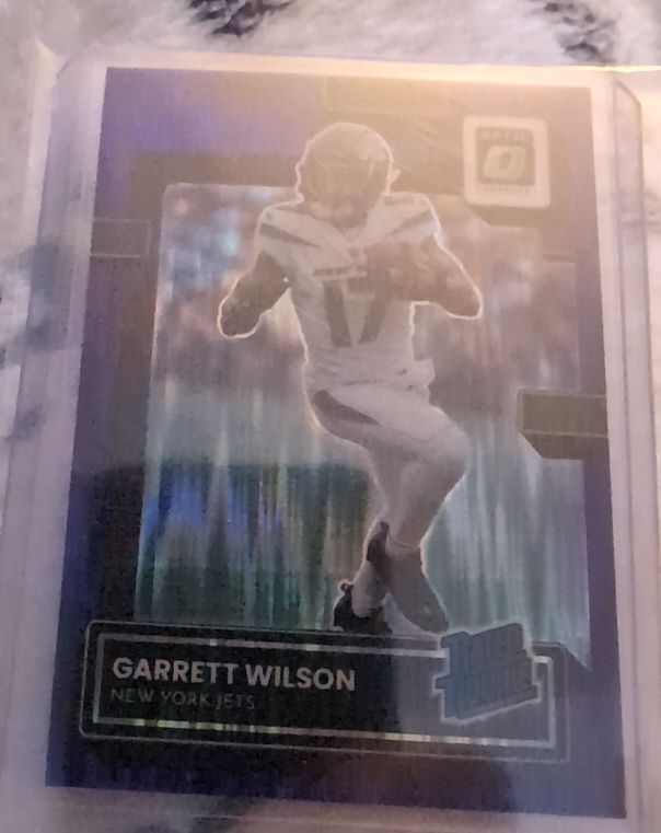 2022 Donruss Optic Garrett Wilson Purple Shock Refractor Rookie RC #206 — front