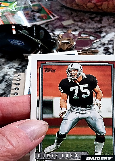 1992 Topps #124 Howie Long — front