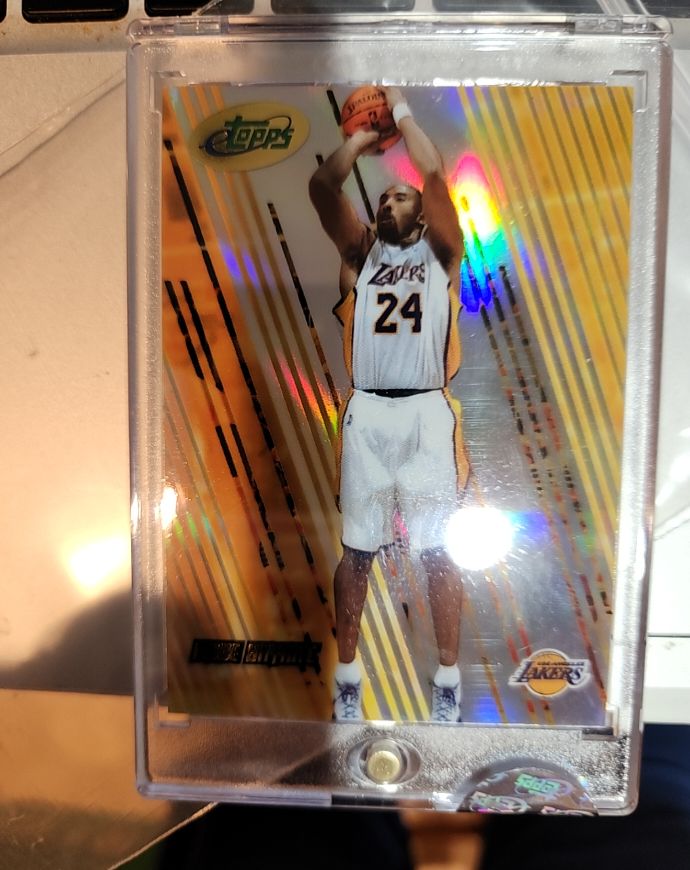 1997 Topps Chrome #24 Kobe Bryant — front