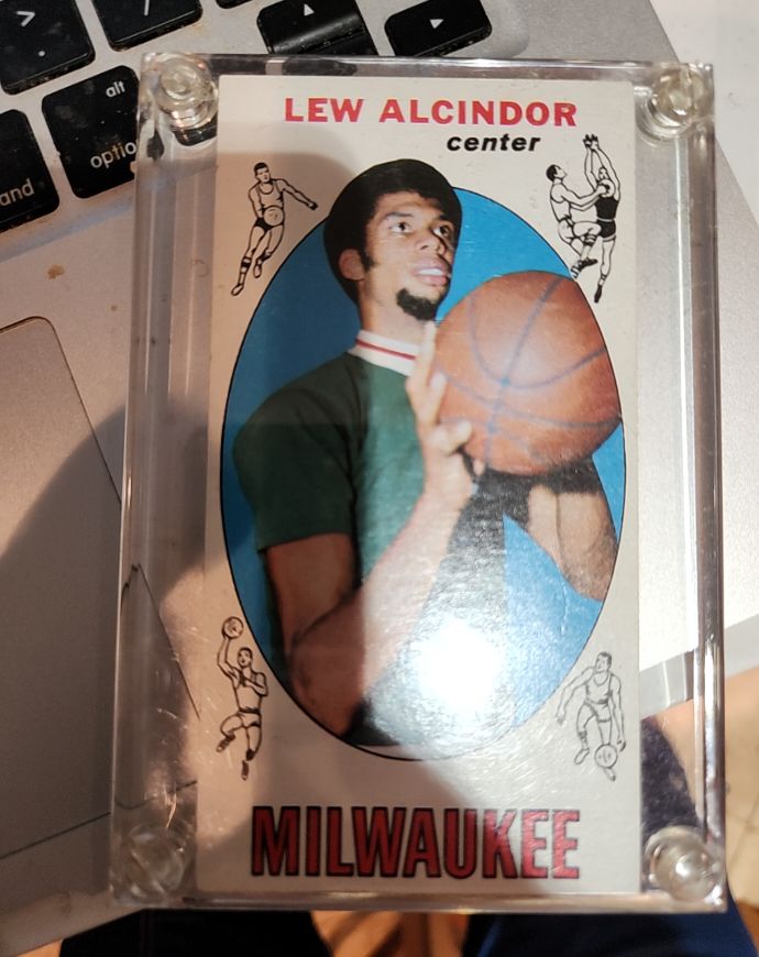 1969 Topps #25 Lew Alcindor — front